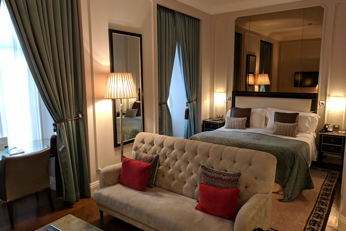 Executive suite king bed